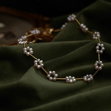 Load image into Gallery viewer, Flower Pearl Necklace