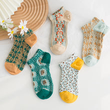 Load image into Gallery viewer, Vintage Embossed Cotton Socks