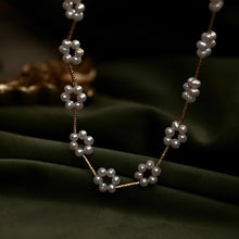 Load image into Gallery viewer, Flower Pearl Necklace