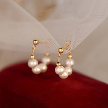 Load image into Gallery viewer, Elegant Pearl Earrings