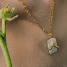 Load image into Gallery viewer, Hug Necklace