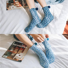 Load image into Gallery viewer, Pom Pom Cupcake Socks