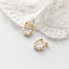 Load image into Gallery viewer, Elegant Pearl Earrings